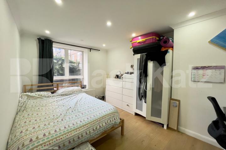 Recently redecorated throughout, wooden floors, white walls & superbly located Browning Street , Elephant and Castle SE17